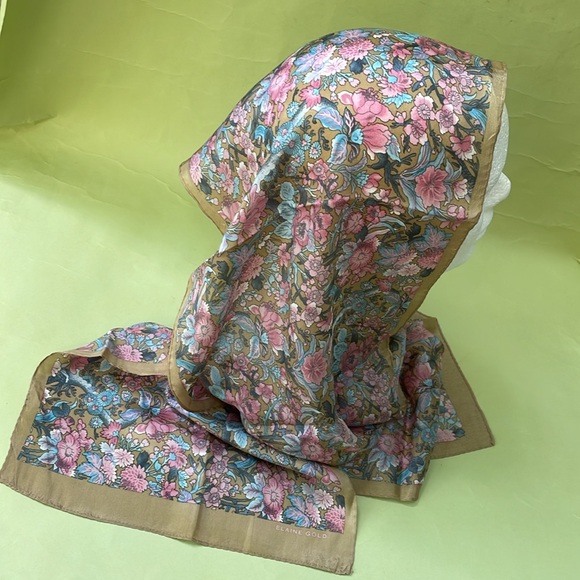 Vintage Elaine Gold silk scarf - Picture 6 of 9